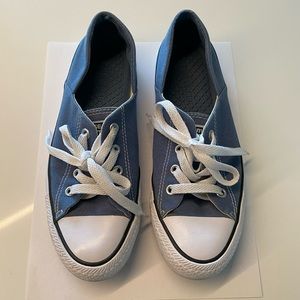 Converse size 7